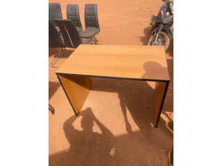 Des tables de bureaux et de salon