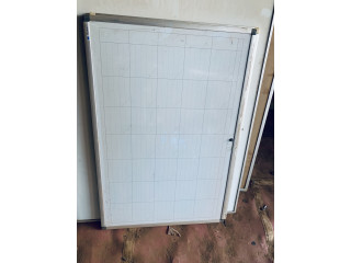 Des tableaux blancs magnétiques a marqueur disponibles