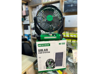 Ventilateur changeable ;possède une plaque solaire amovile