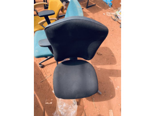 Des chaises de bureaux disponibles bon prix