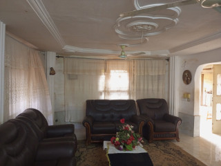 UN DUPLEX DE 07 PIÈCES BÂTI SUR UNE PARCELLE DE 324 M² EN VENTE DANS LE QUARTIER SAMANDIN