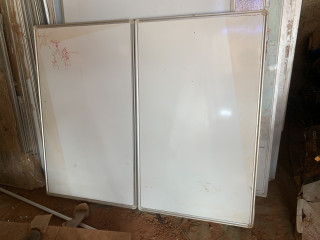 Des tableaux magnétiques blancs triptyques