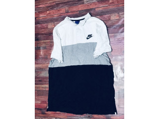 INSTANT UNE NOUVELLE DÉBALLAGE DE T-SHIRT POLO  A LA BOUTIQUE NOUS SOMMES SITUÉS À LA PATTE DOIE DERRIÈRE LYZA MARKET