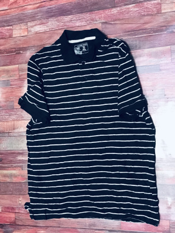 instant-une-nouvelle-deballage-de-t-shirt-polo-a-la-boutique-nous-sommes-situes-a-la-patte-doie-derriere-lyza-market-big-1
