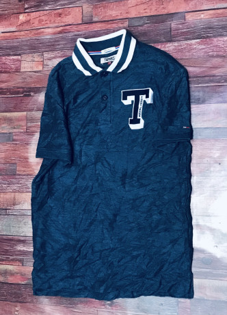 instant-une-nouvelle-deballage-de-t-shirt-polo-a-la-boutique-nous-sommes-situes-a-la-patte-doie-derriere-lyza-market-big-3