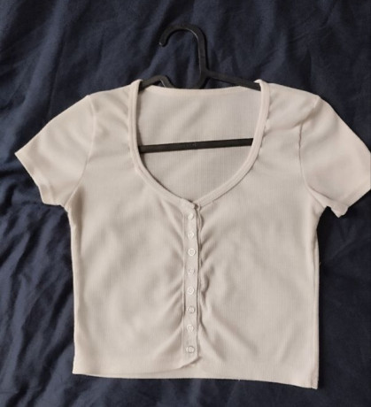 friperie-femme-disponible-a-bon-prix-big-4