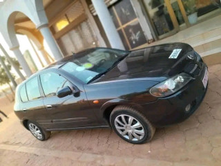 Nissan almera