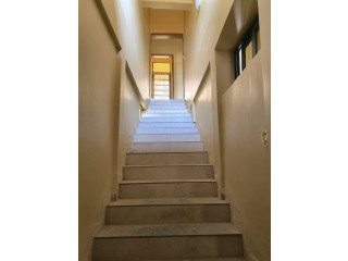 UN DUPLEX DE 16 PIECES EN LOCATION DANS LE QUARTIER DASSASGHO SUR PERFECTOR IMMOBILIER