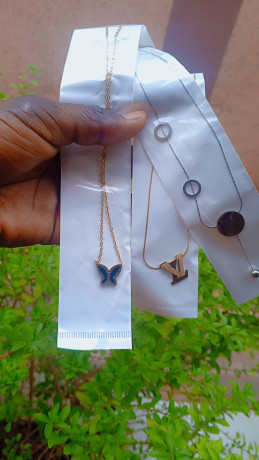 des-jolies-colliers-disponibles-a-moindre-cout-big-4