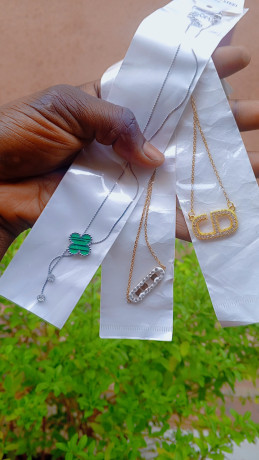 des-jolies-colliers-disponibles-a-moindre-cout-big-3