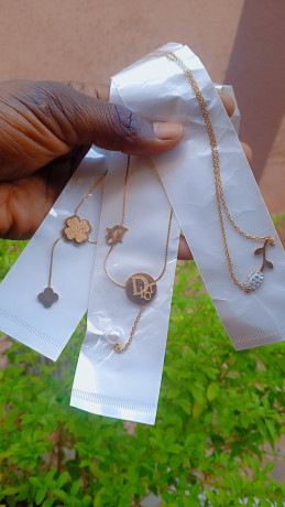 des-jolies-colliers-disponibles-a-moindre-cout-big-2