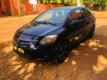 toyota-yaris-berline-small-1