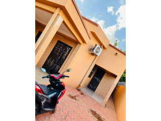 VILLA MEUBLÉE 03 PIÈCES OUAGA 2000