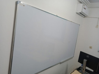 Des tableaux blancs a marqueur disponibles