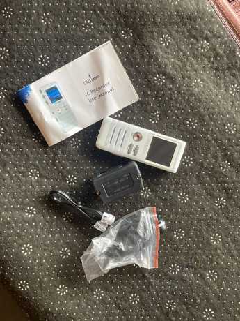 dictaphone-pro-pour-les-reportages-et-interviews-big-4