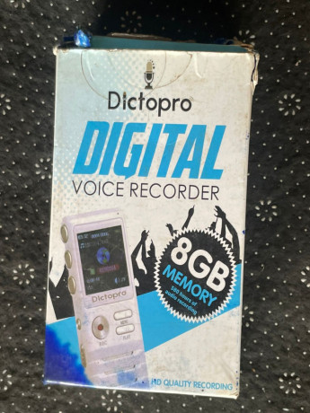 dictaphone-pro-pour-les-reportages-et-interviews-big-0