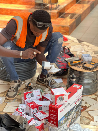 technicien-professionnel-et-commercants-big-0
