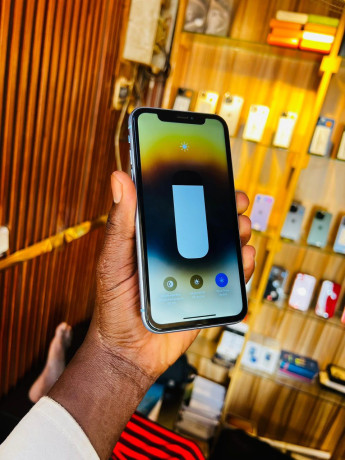 vente-de-telephone-dordinateur-portable-materiels-sportifs-big-0