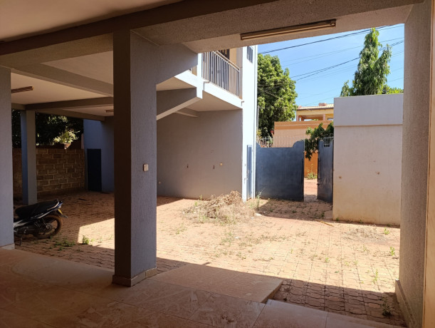 bureau-cinq-pieces-a-ouaga-2000-big-0