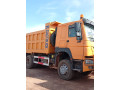vente-de-camions-bennes-sinotruk-de-10-roues-small-1