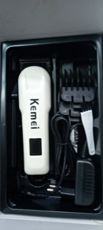 des-tondeuse-a-cheveux-sans-fil-professionnelle-rechargeable-marque-kemei-km-809a-big-1