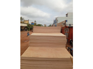 Vente de contreplaqués 20mm, 15mm,10mm, 5mm ordinaire,tranchés, mélanine et baccalisée +22678931523 ou 72054945