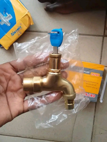 tete-de-robinet-disponible-a-ouagadougou-big-0