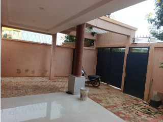 VILLA R+1 CINQ PIÈCES OUAGA 2000