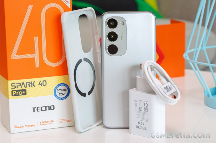 tecno-spark-40-big-0