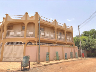 VILLA R+2 11 PIÈCES À OUAGA 2000