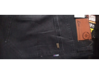 Vente de jeans neufs de qualité