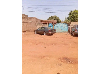 Une vieille villa sur 450m²  en vente à Gounghin derr