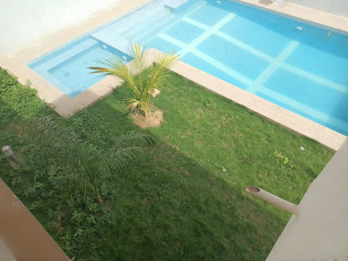 Mise en location à Ouaga 2000 zone A vers joli hôtel.  Duplex avec piscine  f10