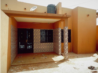 Villa à louer à cité azimo