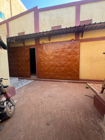 entrepot-a-louer-a-paglayiri-big-1