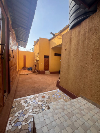 entrepot-a-louer-a-paglayiri-big-4