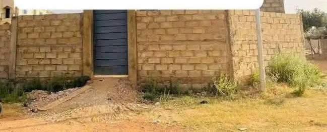 terrain-cloture-de-540m2-en-vente-a-ouaga-2000-salitas-big-0