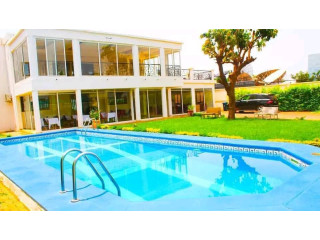 Hôtel avec piscine en vente à Bilbalogho centre ville