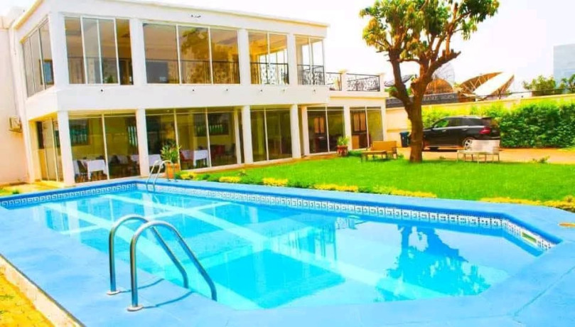 hotel-avec-piscine-en-vente-a-bilbalogho-centre-ville-big-0