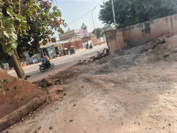 terrain-en-face-du-goudron-en-vente-a-ouaga-2000-cite-azimo-big-0