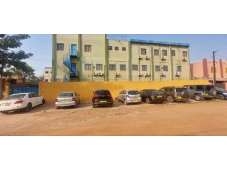 Immeuble R+2 en vente à ouaga avenue Thomas Sankara