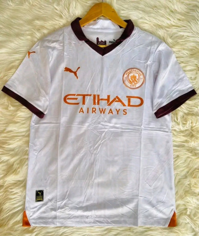 vente-des-maillots-originaux-pour-des-clubs-ou-des-pays-a-des-prix-raisonnables-big-0