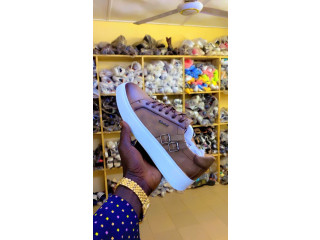 Vend des chaussures de qualité supérieure