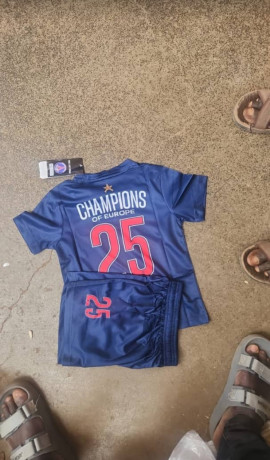 debardeurs-et-maillots-de-sport-pour-enfants-big-2