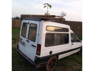 Renault Express en bon état  prêt à rouler !