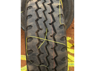 Pneu de neuf et au revoir disponible de toute dimension