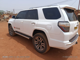 Vente Toyota 4Runner très propre, moteur essence, boîte automatique, climatisation d'origine à Ouagadougou