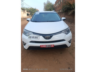 Superbe Toyota RAV4 Blanche - Très Propre - Occasion à Saisir à Ouagadougou