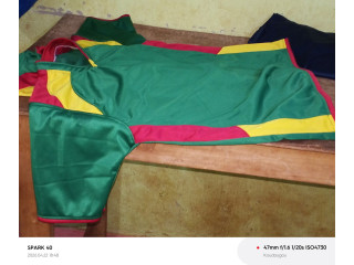 Tenues de sport survêtement sur mesures et les maillots originaux
