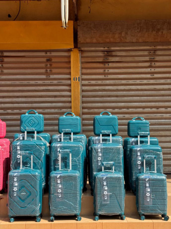 les-valise-qualite-son-disponible-a-bon-prix-ya-differents-modeles-et-differents-qualite-big-2